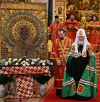 В день памяти святителя Николая Чудотворца Святейший Патриарх Кирилл совершил Божественную литургию в Храме Христа Спасителя